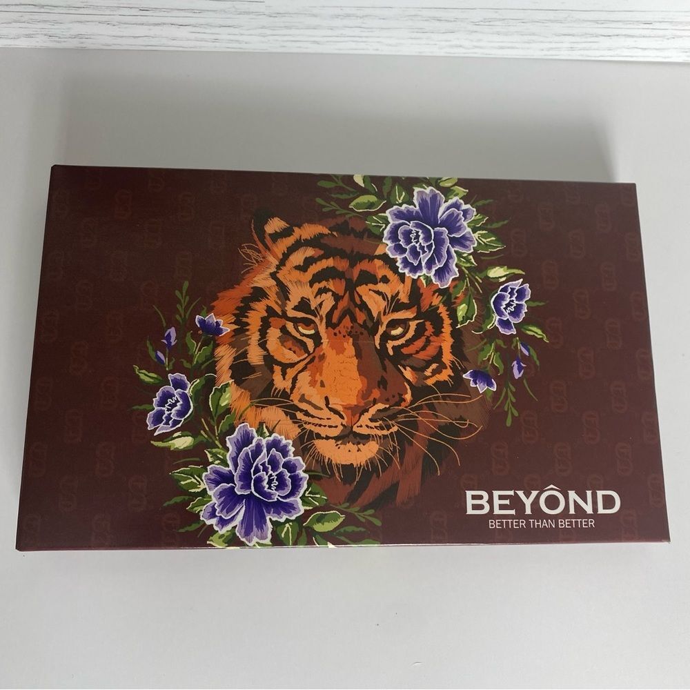 BEYOND Eyeshadow Palette 18 Colors Shimmer Matte Brown Red Colors Palette - Picture 4 of 6